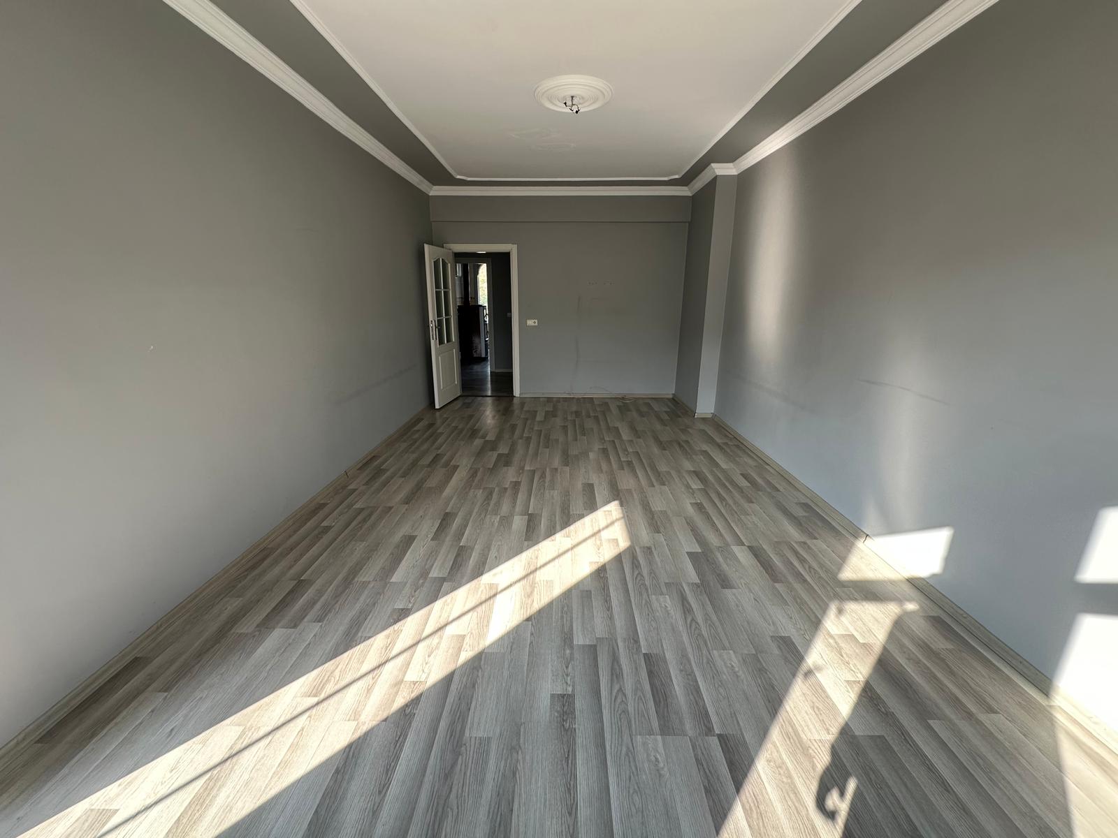 MABEL GAYRİMENKUL/VAKFIKEBİR YALIKÖY'DE SATILIK 2+1 ARAKAT DAİRE